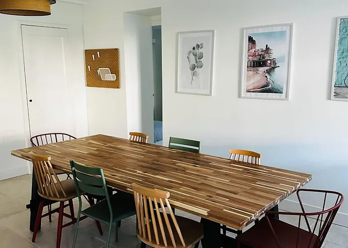 Spacious Cocoon With Garden Near The Sea דירה